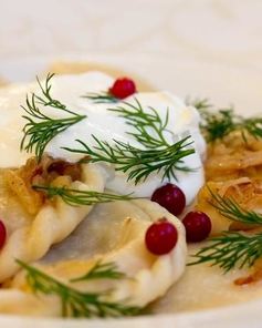 Вареники с кислой капустой и мятым картофелем