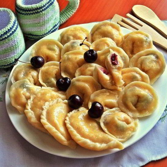 Рецепт вареников с творогом и черешней