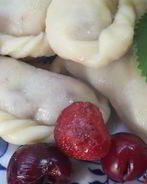 Вареники с вишней и клубникой