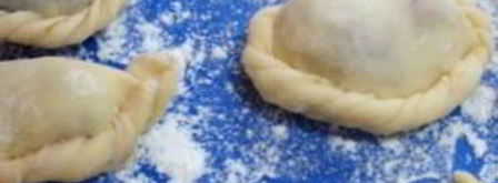 вареники с вишней и клубникой. Шаг 3