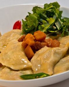 Вареники со свининой и зелеными сливами