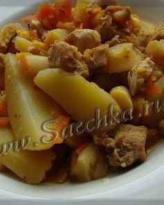 Жаркое из индейки с овощами в горшочке