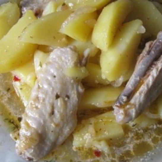 Рецепт жаркого из куриных крылышек и картофеля