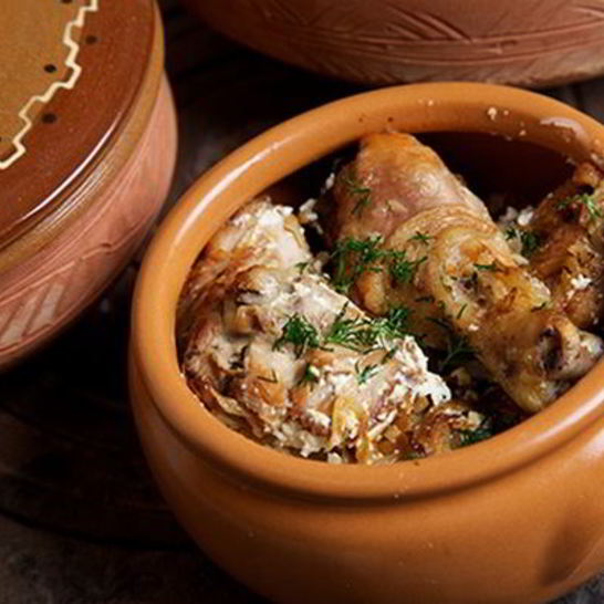 Рецепт жаркого из курицы с грибами по-русски