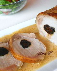 Жаркое из свинины с черносливом в соусе из вина и сливок