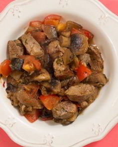 Жаркое из свинины с острыми баклажанами и шампиньонами