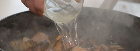 жаркое из свинины с острыми баклажанами и шампиньонами. Шаг 4