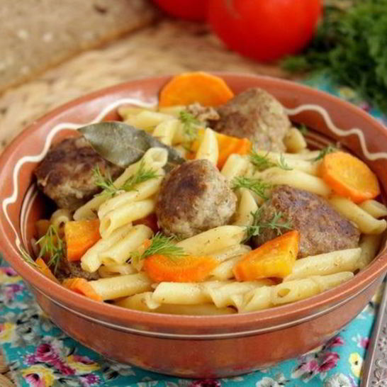 Рецепт жаркого с фрикадельками и макаронами
