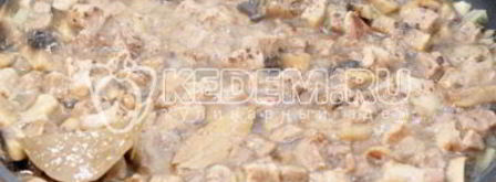 жаркое с грибами и сметаной. Шаг 7