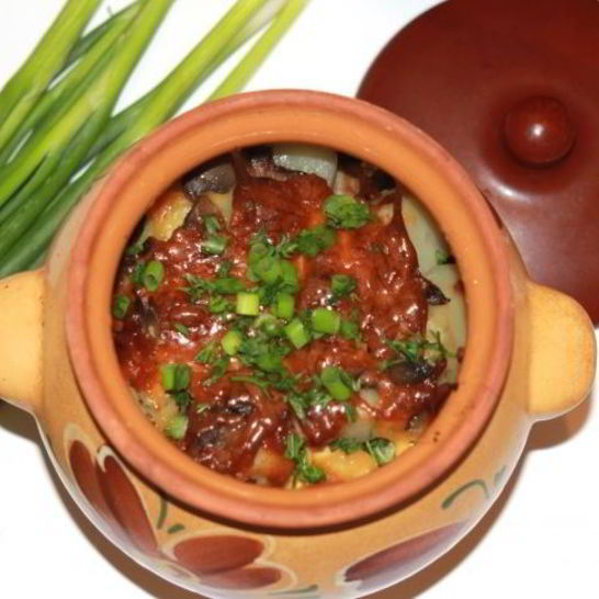 Рецепт жаркого в духовке со свининой и грибами