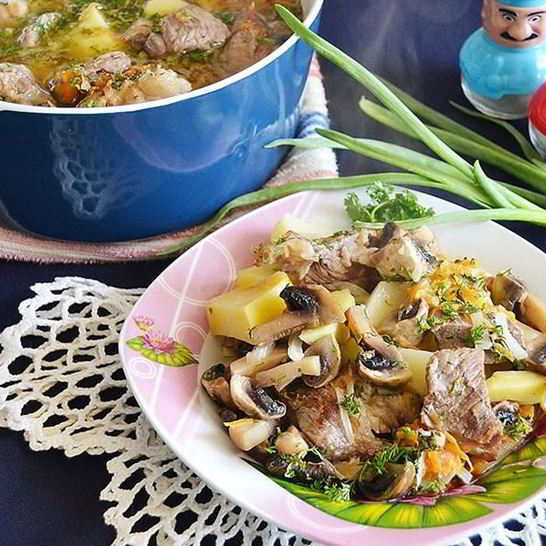 Рецепт жаркого в утятнице с грибами и свининой