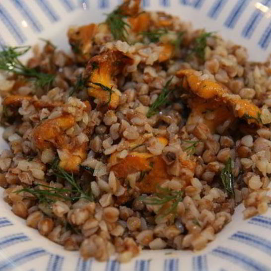 Рецепт гречки с грибами, луком и укропом