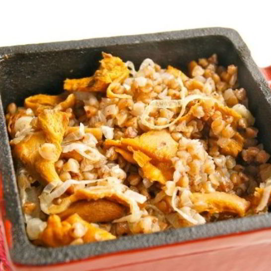 Рецепт гречки с лисичками в горшочках