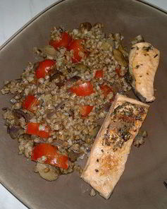 Гречка с овощами, грибами и форель в собственном соку