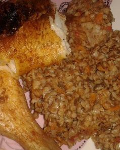 Гречка с овощами и грибами в томатном соусе