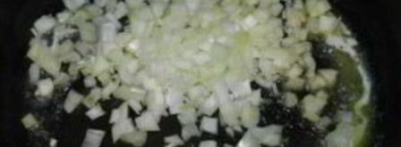 гречка с тушенкой и луком. Шаг 2