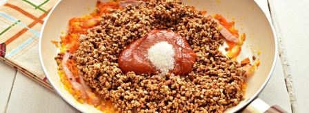 гречневая каша с беконом на сковороде. Шаг 2