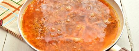 гречневая каша с беконом на сковороде. Шаг 3