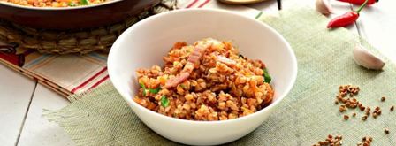 гречневая каша с беконом на сковороде. Шаг 4