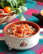 Гречневая каша с луком и помидорами