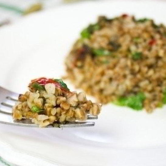 Рецепт гречневой каши со шпинатом и перцем чили