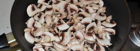 каша гречневая с тушенкой и грибами вкусняшка. Шаг 2