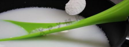 гурьевская каша с арахисом, бананами, киви и сухофруктами. Шаг 3