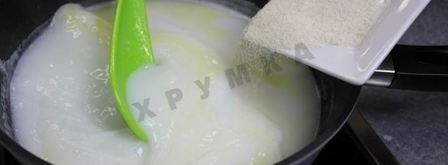 гурьевская каша с арахисом, бананами, киви и сухофруктами. Шаг 4