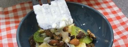 гурьевская каша с арахисом, бананами, киви и сухофруктами. Шаг 7