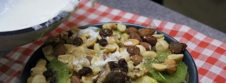 гурьевская каша с арахисом, бананами, киви и сухофруктами. Шаг 10