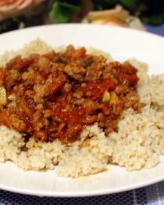 Ячневая каша с мясным соусом