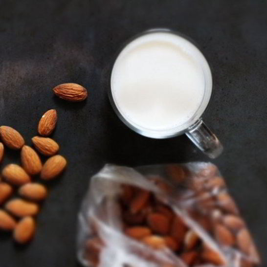 Рецепт быстрого миндального молока