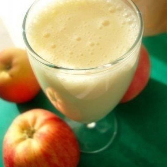 Рецепт кефирно-яблочного коктейль с медом