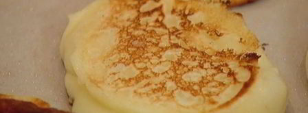 кефирные оладушки с кленовым сиропом. Шаг 4