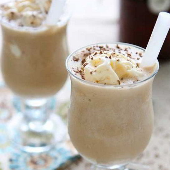 Рецепт коктейля coffee milkshake с шоколадным сиропом