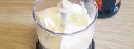 коктейль с мороженым и блю кюрасао. Шаг 3