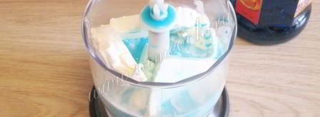 коктейль с мороженым и блю кюрасао. Шаг 4