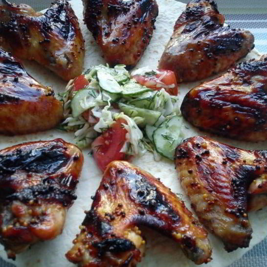 Рецепт куриных крылышек с кленовым сиропом и горчицей