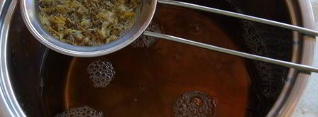 напиток из календулы с цветочным льдом. Шаг 3