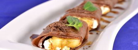 шоколадные блинчики с творогом, бананом и кофейным сиропом. Шаг 6