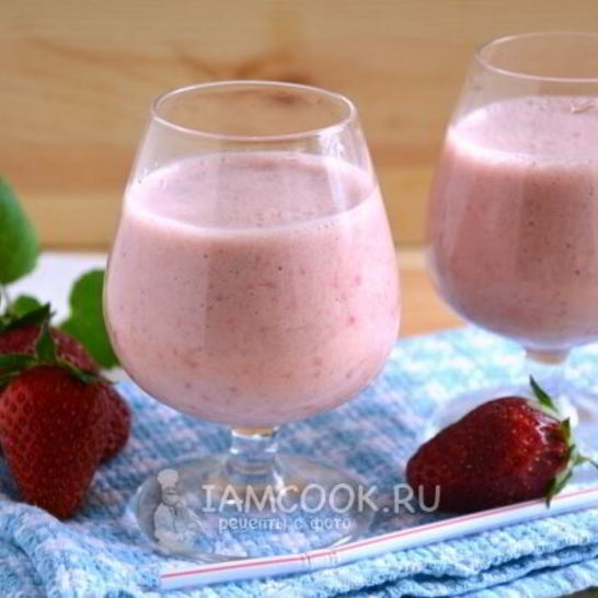 Рецепт клубнично-бананового смузи с ряженкой
