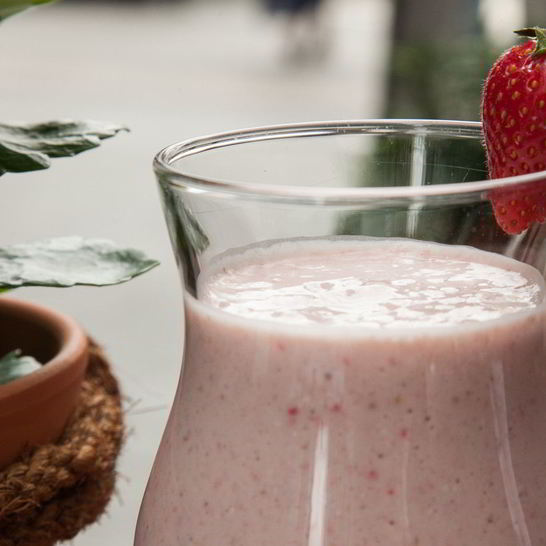 Рецепт клубничного смузи с овсянкой