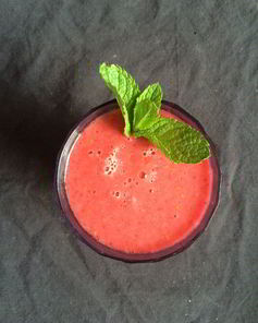 Малиново-ананасовый смузи