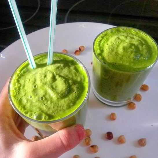 Рецепт зеленого смузи на фундучном молоке