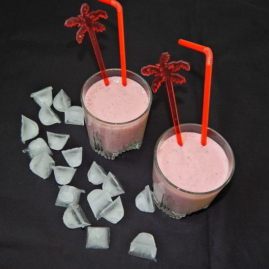 Рецепт земляничного смузи с мюсли