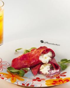 Свекольные блинчики и чайный напиток