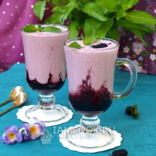 Рецепт творожного коктейля на ряженке с шелковицей