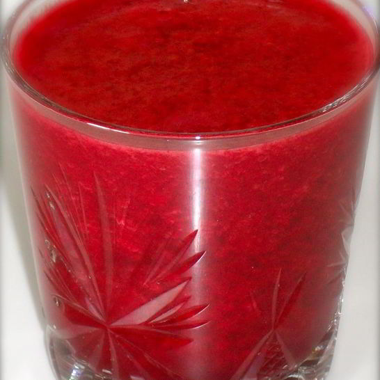 Рецепт витаминного напитка из свеклы, красного апельсина и клубники