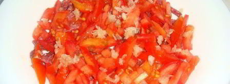 классический восточный салат с колбасой. Шаг 6