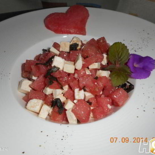 Рецепт салата из арбуза с фетой и базиликом